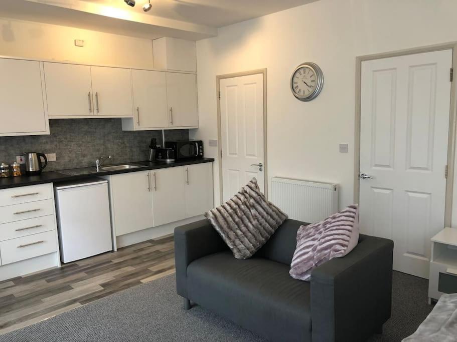 Newly Renovated Modern Studio Apartment ペンザンス エクステリア 写真