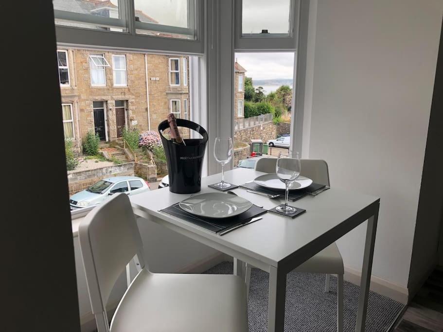 Newly Renovated Modern Studio Apartment ペンザンス エクステリア 写真
