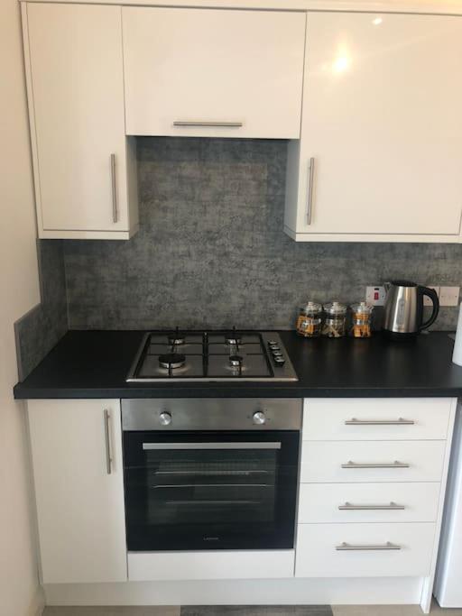 Newly Renovated Modern Studio Apartment ペンザンス エクステリア 写真